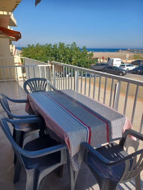 Superbe Appartement Avec Vue Sur Le Port Et Plage Saint-Pierre-la-Mer  ภายนอก รูปภาพ